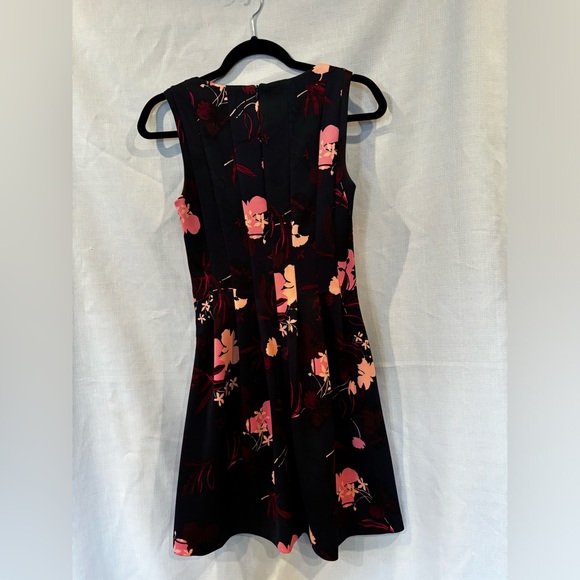 Vince Camuto fit and flare Blue Floral Dress EUC size 2 - Picture 2 of 5